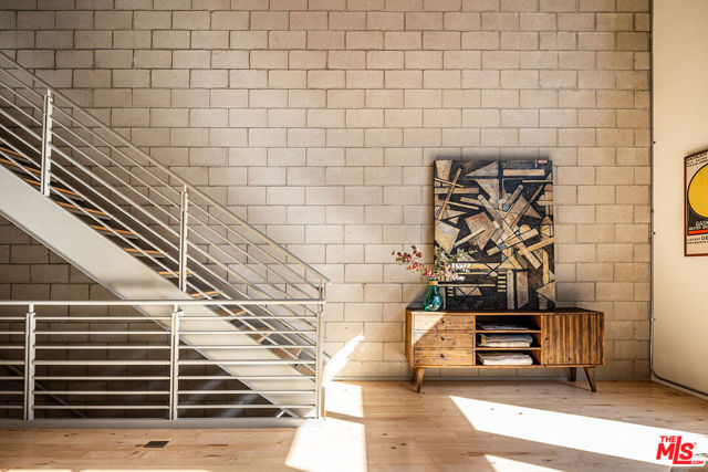 Image 4 of 15 For 3450 Cahuenga Boulevard 405
