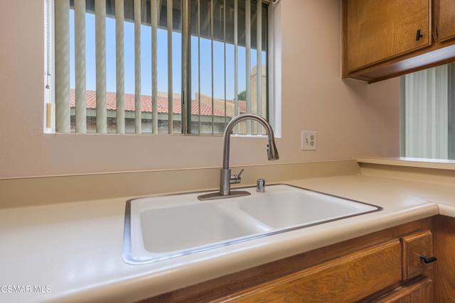460 Arbor Lane Ct, Thousand Oaks CA: https://media.crmls.org/mediaz/93ea9d82-1147-4a88-9b00-1a577ddcd293.jpg