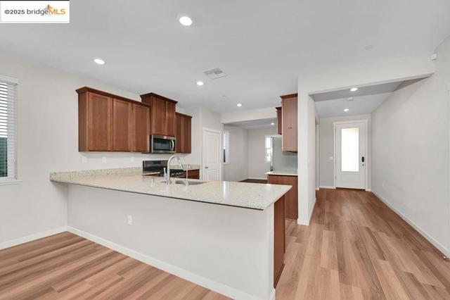 2291 Revival Lane, Rio Vista CA: https://media.crmls.org/mediaz/93eac6bc-a309-41d0-a3fc-959f5d8fb16f.jpg