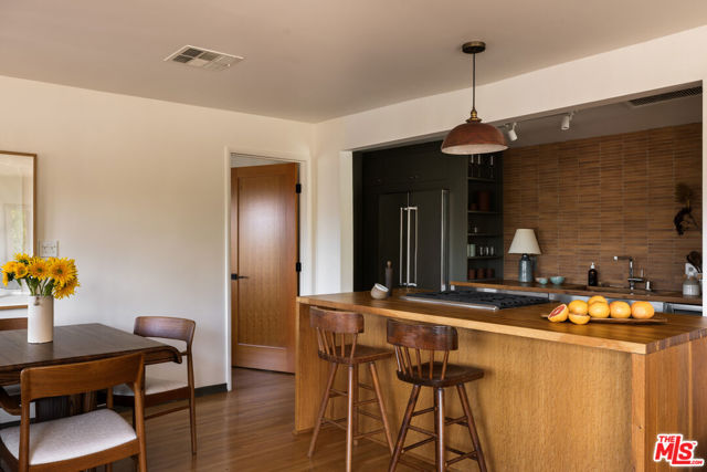 4825 Glenalbyn Drive, Los Angeles CA: https://media.crmls.org/mediaz/93eb2feb-e0db-4114-a7cf-7028a9175bc4.jpg