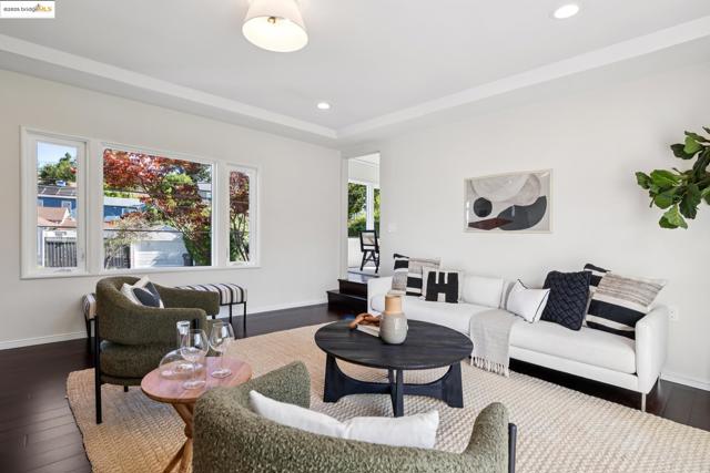 4701 Kaphan Ave, Oakland CA: https://media.crmls.org/mediaz/93eb4ec2-6efd-4d9f-8a8b-1ed6f40c5667.jpg