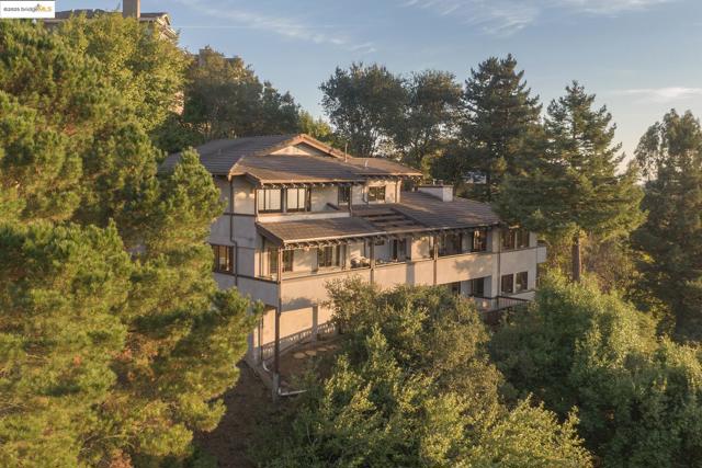 25 Dartmouth Dr, Berkeley CA: https://media.crmls.org/mediaz/93eb7dd5-a0b7-4147-8dbe-ea3c24a963d5.jpg