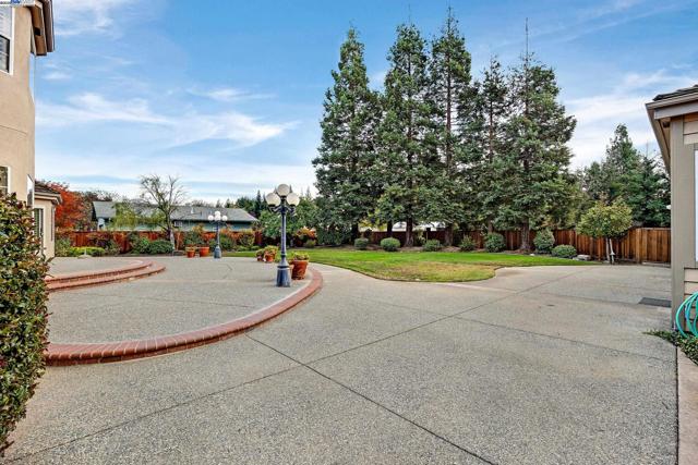 2215 Chardonnay Way, Livermore CA: https://media.crmls.org/mediaz/93ec8a85-2ad7-4e2a-8d5b-084ec8c40950.jpg