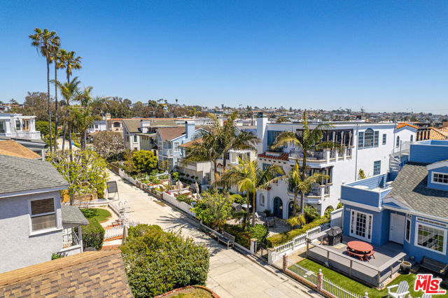 325 10th Street, Manhattan Beach, California 90266, ,Residential Income,Sold,10th,23294569