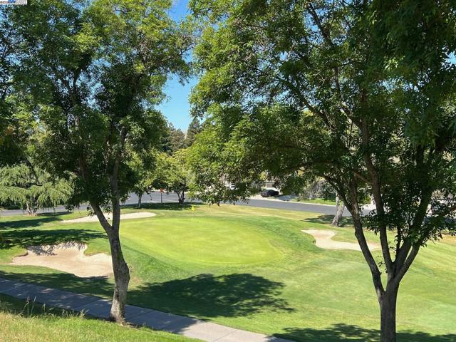 727 Paradise Valley Ct, Danville CA: https://media.crmls.org/mediaz/93ed129a-8793-4ce7-aafa-f3a8d381e061.jpg