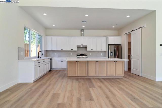 5232 Henderson Ct, Antioch CA: https://media.crmls.org/mediaz/93ee2da9-cb8d-46f7-b448-154c885e235b.jpg