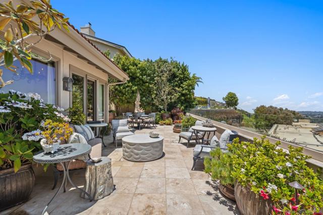 2885 Caminito Merion, La Jolla CA: https://media.crmls.org/mediaz/93ee3b93-5307-49b8-bfaf-a0d21633e280.jpg