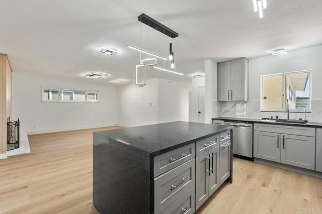 Detail Gallery Image 7 of 52 For 8868 Gowdy Ave, San Diego,  CA 92123 - 5 Beds | 4 Baths