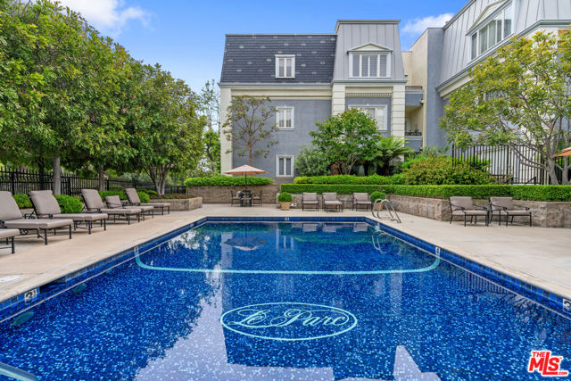 10118 Empyrean Way, Los Angeles CA: https://media.crmls.org/mediaz/93eeb212-0119-4e0f-a29e-0124330bc804.jpg