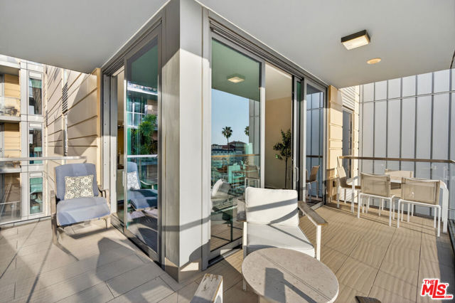 1755 Ocean Avenue, Santa Monica CA: https://media.crmls.org/mediaz/93eeefe3-ec6c-41e5-89ec-6c3bf6e9eb1d.jpg