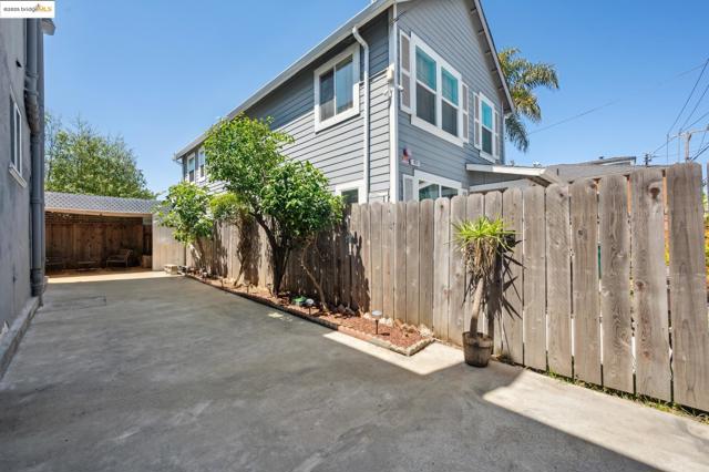 1063 32Nd St, Oakland CA: https://media.crmls.org/mediaz/93ef0b91-598d-4a5b-80c6-d7f5a27010b2.jpg