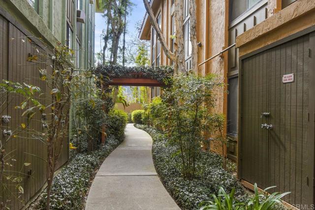 3776 Alabama St, North Park (San Diego) CA: https://media.crmls.org/mediaz/93ef2485-f26c-42bc-87be-8dabeb947dfe.jpg