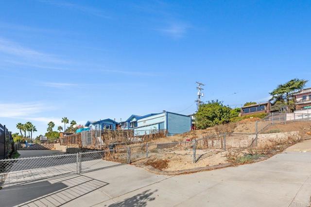 2816 18 Columbia Street, San Diego CA: https://media.crmls.org/mediaz/93f0236f-f92b-4f51-a6e9-d8afcf1fb66b.jpg