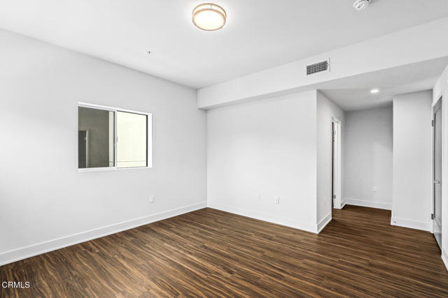2000 Lake Avenue, Altadena CA: https://media.crmls.org/mediaz/93f05824-7a8c-4275-901a-30309c119ea3.jpg