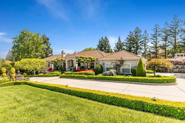 12308 Crayside Lane, Saratoga CA: https://media.crmls.org/mediaz/93f09bed-a461-45be-a20d-9df44221ff8f.jpg