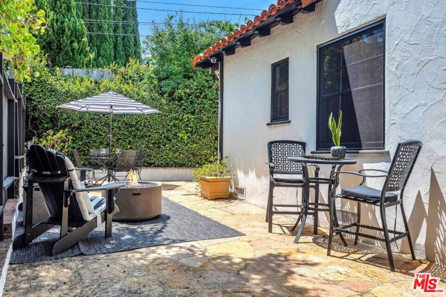 1423 Warnall Avenue, Los Angeles CA: https://media.crmls.org/mediaz/93f0e864-63f7-4a0d-984a-cc180d849061.jpg