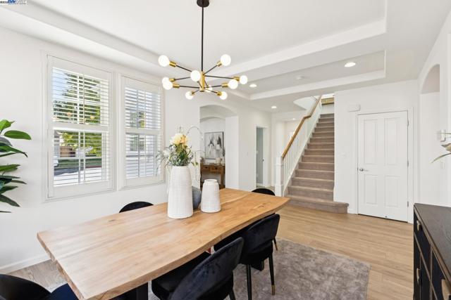 5 Cornelius Sq, Alameda CA: https://media.crmls.org/mediaz/93f12408-36b9-41ed-a2b3-0fcf9d270284.jpg