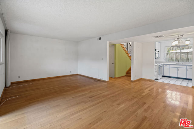 18933 Kittridge Street, 63 photo 4