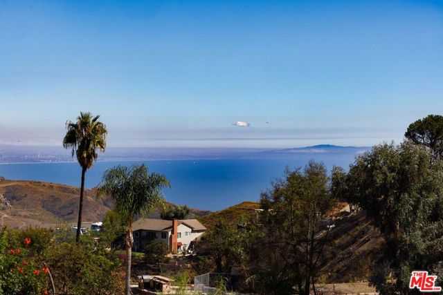 23316 W Bocana Street, Malibu CA: https://media.crmls.org/mediaz/93f13297-9cf8-4df0-b6ec-304c94a33f88.jpg