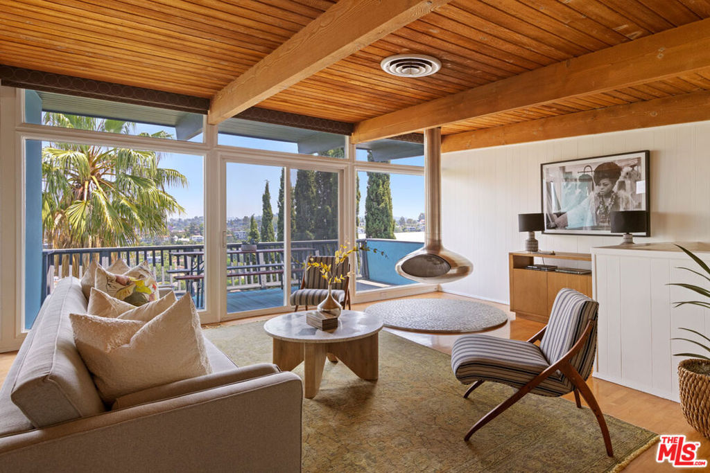 2242 Ronda Vista Drive