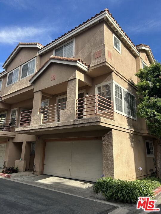13975 Lemoli Avenue