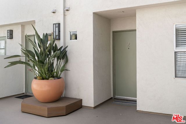 716 Maltman Avenue, Los Angeles CA: https://media.crmls.org/mediaz/93f1e4ce-24bf-4fa0-8ace-a554c3e27989.jpg