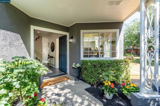 5 Stuart Place, Danville CA: https://media.crmls.org/mediaz/93f223d9-d165-47c0-abb8-043ce67a145b.jpg