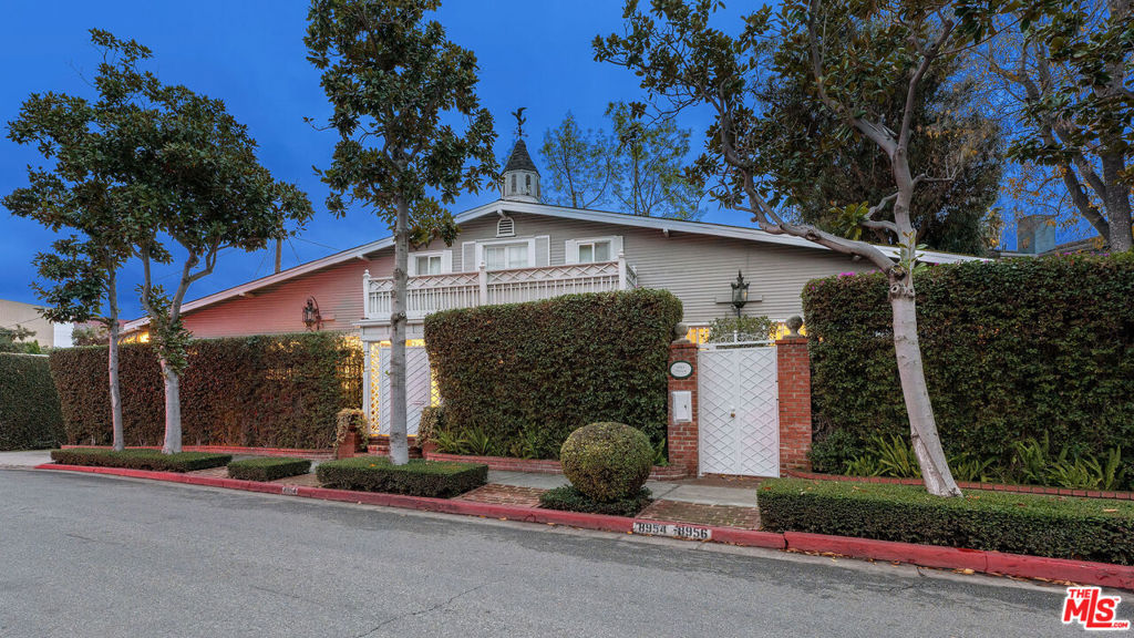 8952 Norma Place, West Hollywood, CA 90069