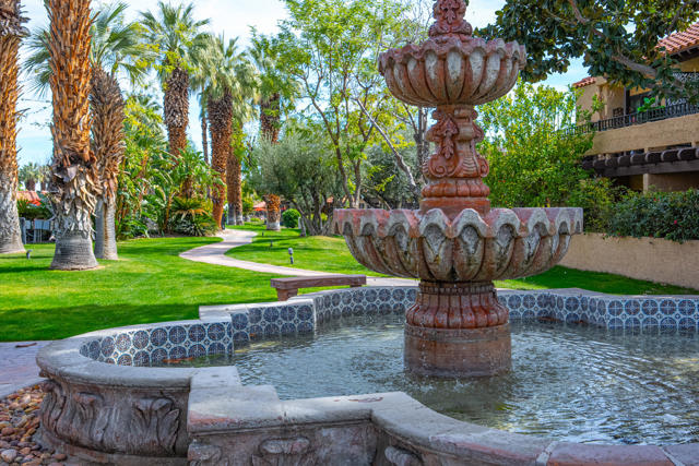 2345 S Cherokee Way, Palm Springs CA: https://media.crmls.org/mediaz/93f2a2cf-cfb1-492c-b97b-e11b88ef9467.jpg