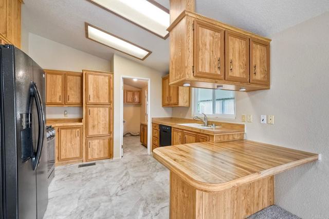6496 Friendly Place, Carlsbad CA: https://media.crmls.org/mediaz/93f305b5-64df-464e-8097-71c2d1f86afa.jpg