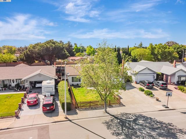 36339 Beech Pl, Newark CA: https://media.crmls.org/mediaz/93f32d70-c29d-4126-817a-ffb49eb290b2.jpg