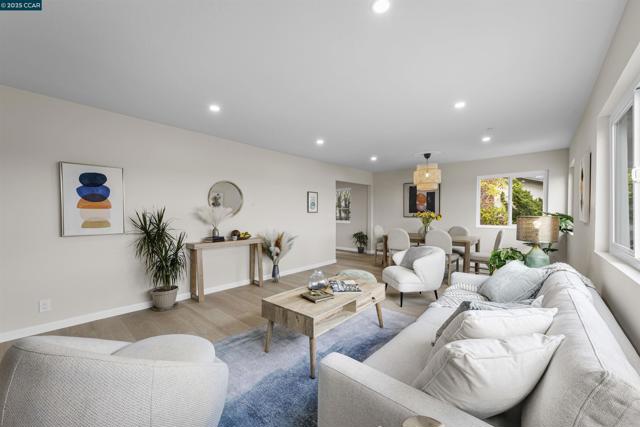 16639 Selby Dr, Castro Valley CA: https://media.crmls.org/mediaz/93f3662b-c031-455f-9919-c557a1724f15.jpg