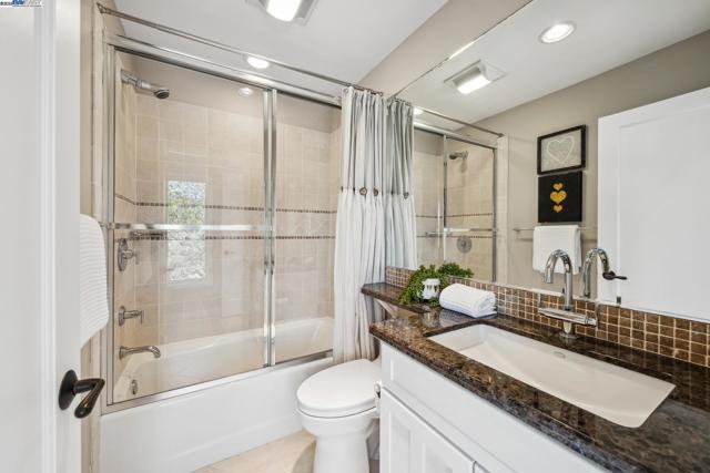 11 Leslyn Lane, Lafayette CA: https://media.crmls.org/mediaz/93f3ced3-bcb7-46d4-9760-f807ae6edffb.jpg