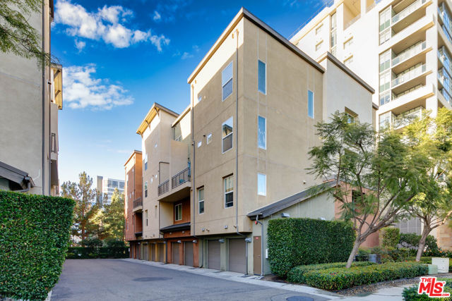 507 Rockefeller, Irvine CA: https://media.crmls.org/mediaz/93f3ea91-87a8-476d-9da8-4c35e1d88819.jpg