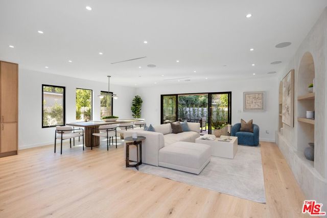 4627 Sunnyslope Avenue, Sherman Oaks CA: https://media.crmls.org/mediaz/93f3f817-bfca-497f-b129-d39d4521c743.jpg