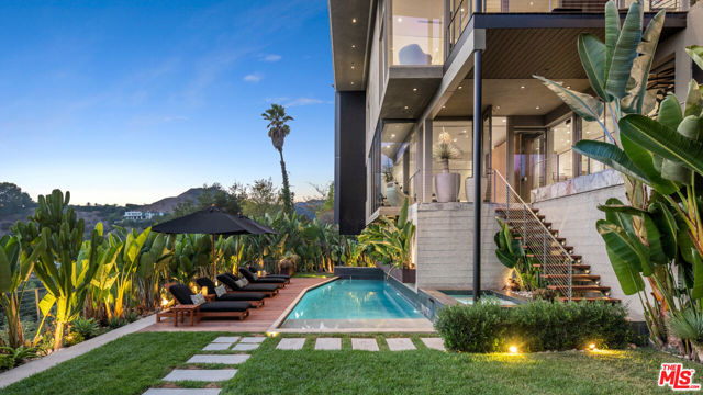1659 Waynecrest Drive, Beverly Hills CA: https://media.crmls.org/mediaz/93f4196d-8b08-4094-abb1-d1efede2f6f0.jpg