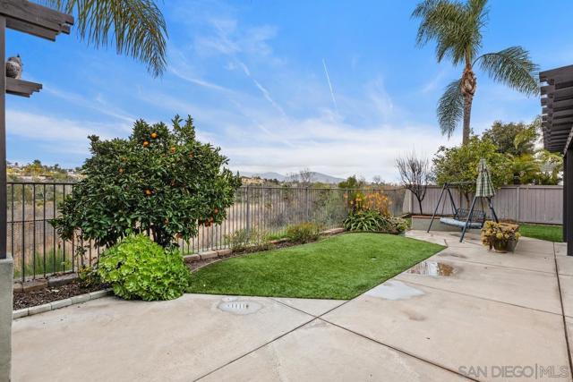 1387 S Creekside Dr, Chula Vista CA: https://media.crmls.org/mediaz/93f44aee-afa7-457f-ac01-f0c552849c3d.jpg