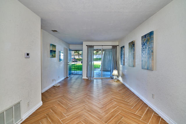 2875 N Los Felices Road, Palm Springs CA: https://media.crmls.org/mediaz/93f49480-bcb4-41d5-9582-8eb59c1c698e.jpg