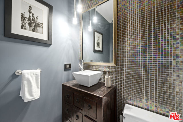 8670 Allenwood Road, Los Angeles CA: https://media.crmls.org/mediaz/93f4a793-24d8-4cdf-9dfd-18c30432a250.jpg