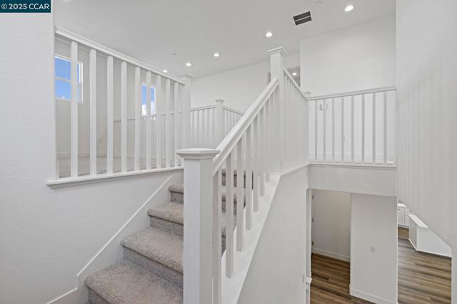 8121 Vessel Way, Sacramento CA: https://media.crmls.org/mediaz/93f4d4f7-9bc1-4a12-bc4c-c8c992eec7a1.jpg