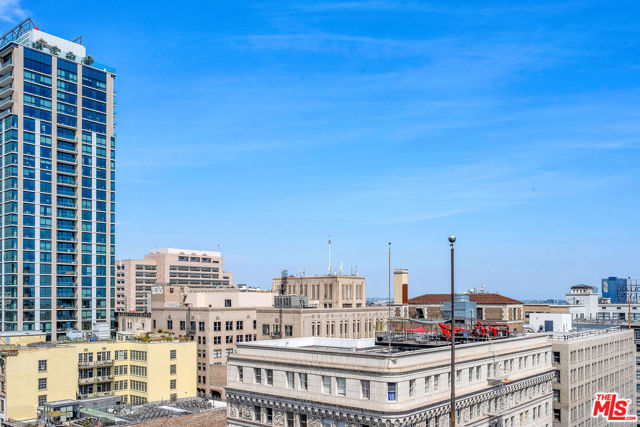 312 W 5th Street, Los Angeles CA: https://media.crmls.org/mediaz/93f5595c-ab1b-4ad8-b373-cb406664bbbd.jpg
