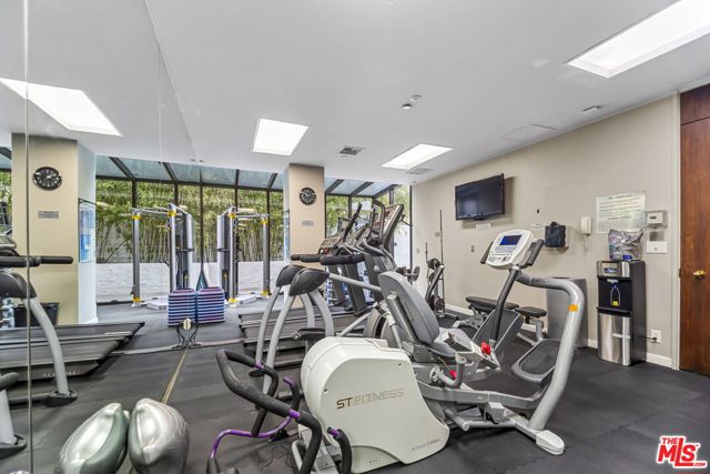 10350 Wilshire Boulevard, Los Angeles CA: https://media.crmls.org/mediaz/93f5a205-55ce-4752-b4fa-6732037ae92d.jpg