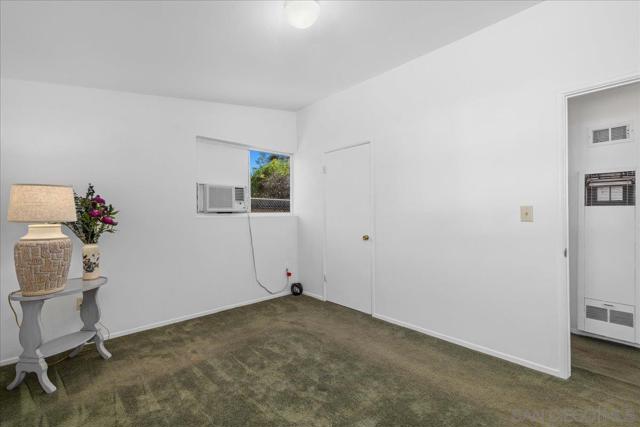 13752 Frame Rd, Poway CA: https://media.crmls.org/mediaz/93f60e84-828f-4a8c-99e8-f96c15e69557.jpg