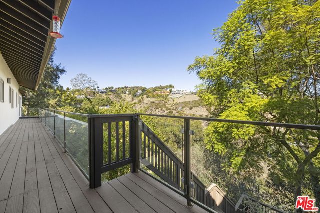 1018 N Tigertail Road, Los Angeles CA: https://media.crmls.org/mediaz/93f6de70-ab77-40de-975d-271666188bea.jpg