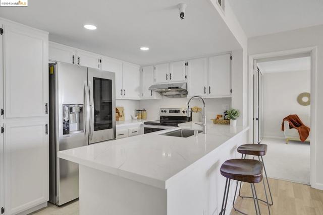 Image 11 of 59 For 545 Pierce St  2112