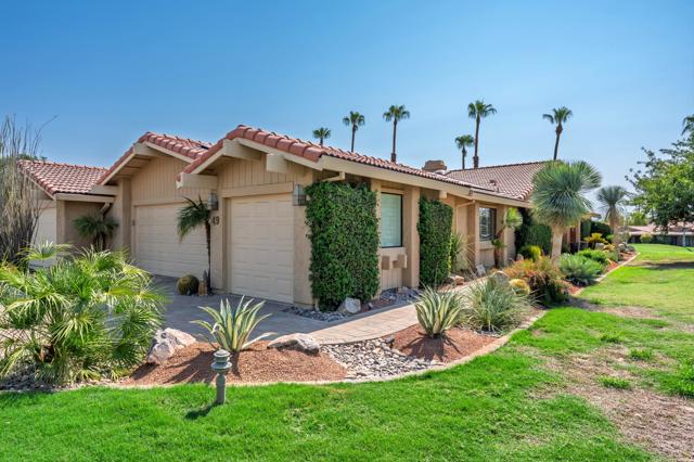49 Camisa Lane, Palm Desert CA: https://media.crmls.org/mediaz/93f7be5e-1944-4b2b-afae-07109e07685c.jpg