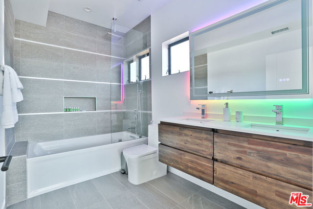 1622 S Mansfield Avenue, Los Angeles CA: https://media.crmls.org/mediaz/93f8b6ac-a5a6-4984-b609-01ce6eb37814.jpg