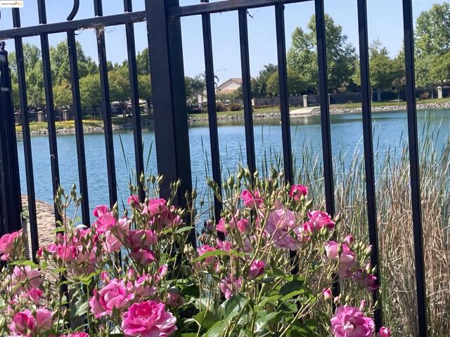 10448 almanor circle, Stockton CA: https://media.crmls.org/mediaz/93f8bcb3-c2f9-4c4f-ae3a-c2d9aaf3b3c1.jpg