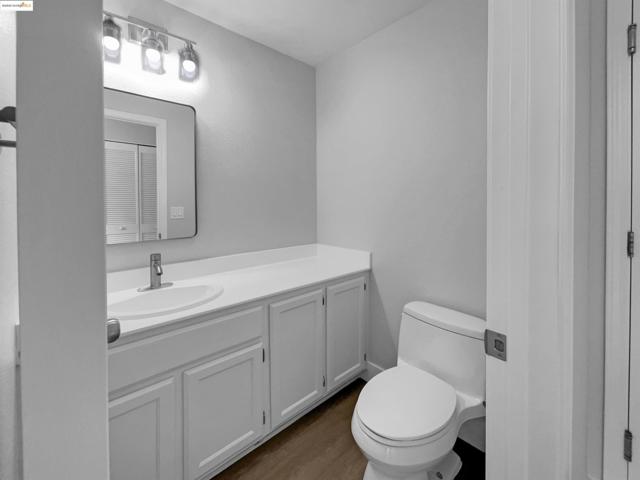 1176 Shadowcliff Ct, Brentwood CA: https://media.crmls.org/mediaz/93f8fe56-42a1-40f2-8bec-b92aa7081362.jpg