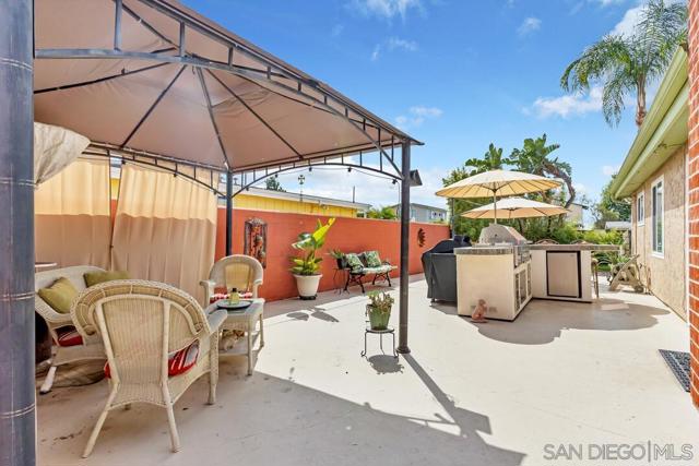 3031 Larkin Pl, San Diego CA: https://media.crmls.org/mediaz/93f9193c-c0e6-44a7-b22d-e40f52c1c5be.jpg